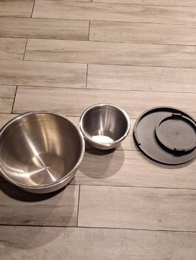 Stainless Steel Mixing Bowl Set with Plastic Lids - Silver